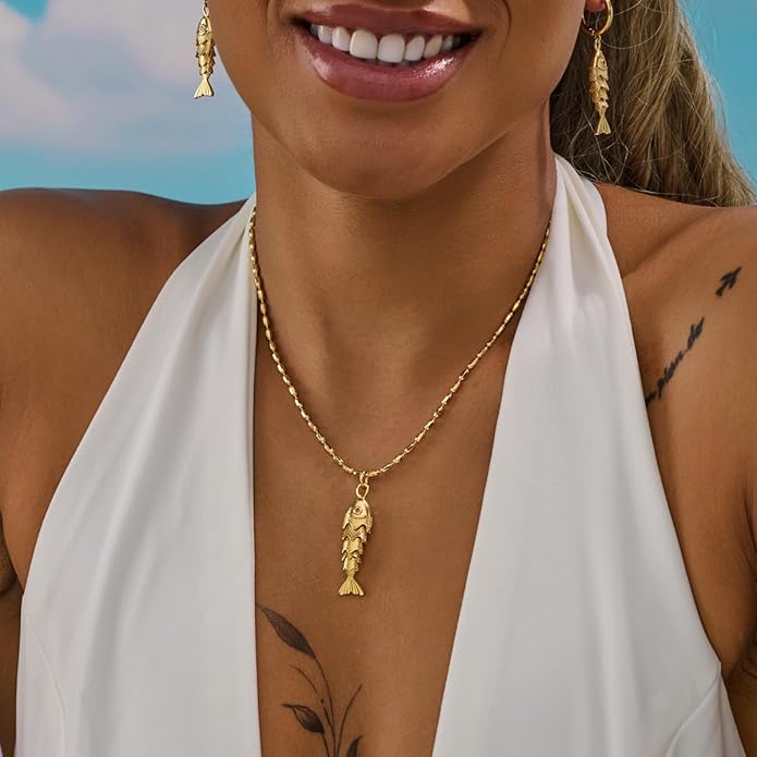 Seashell Necklace for Women, Gold Statement Fish Shell Pendant Necklace Beach Summer Shell Jewelry